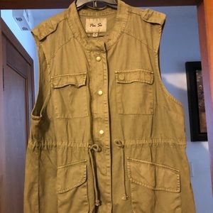 Per Se brand army green multi-pocket vest